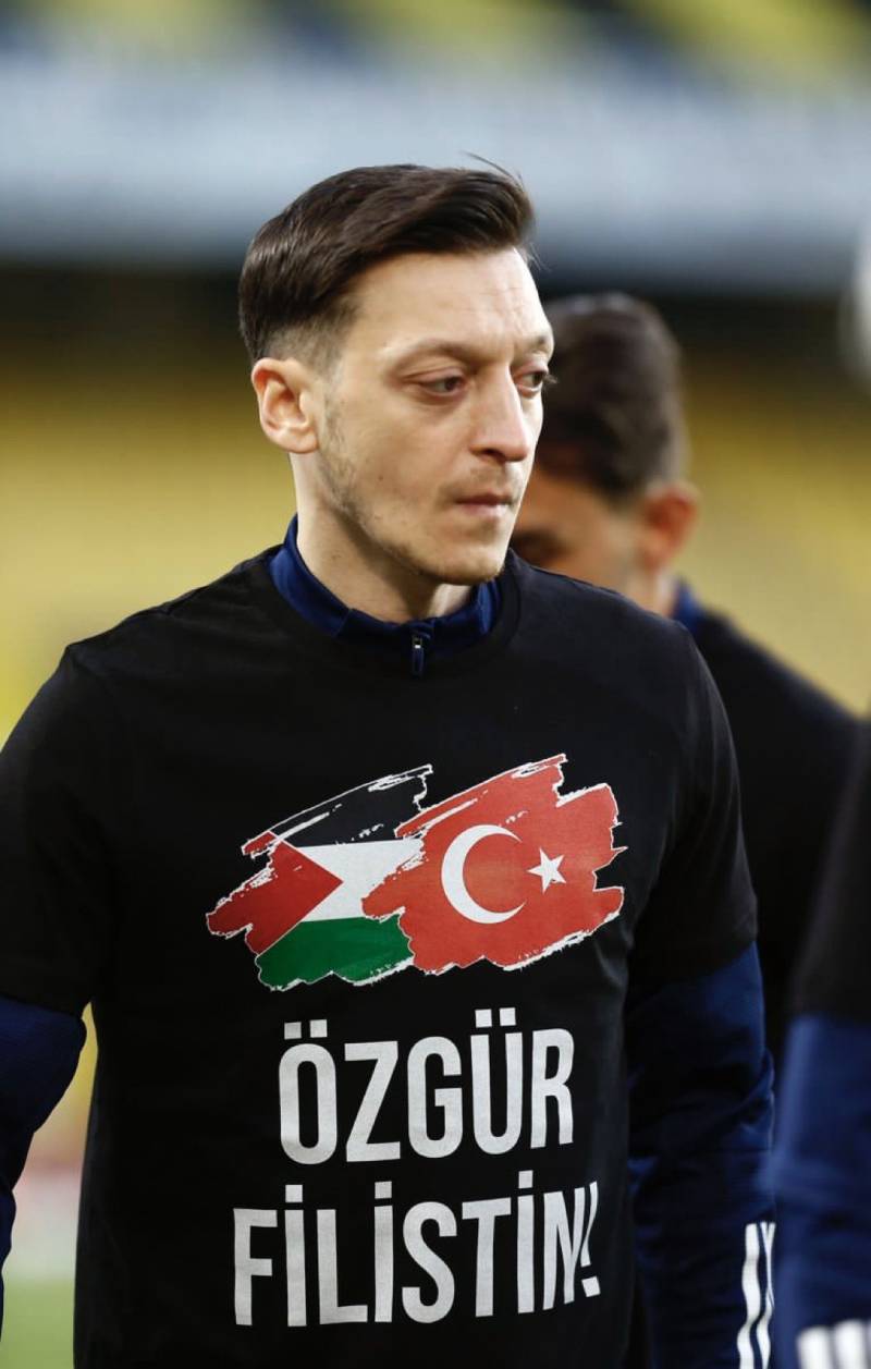German footballer Mesut Ozil has voiced his solidarity with Palestine, calling for an end to the conflict.