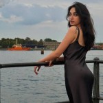 WATCH — Mamya Shajaffar stuns in a form-fitting silk gown.